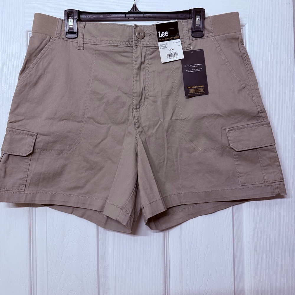 Lee Women's Cargo Shorts - Tan
